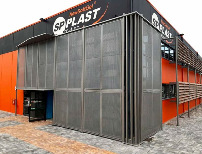 SP PLAST